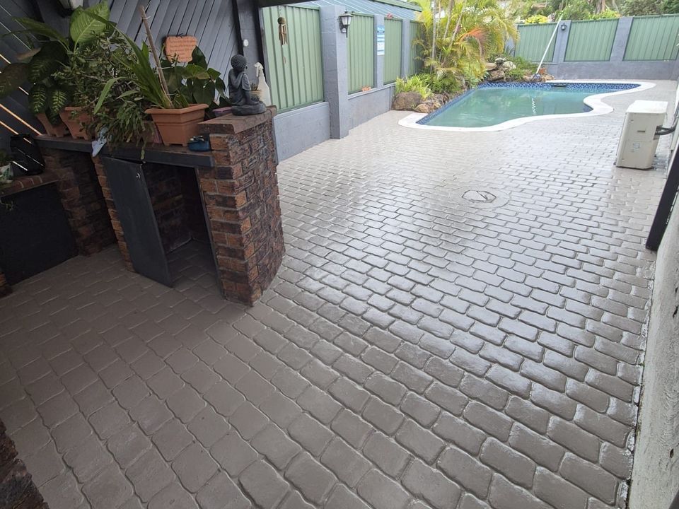 After: the same pool surround coloured sealed in Fossil